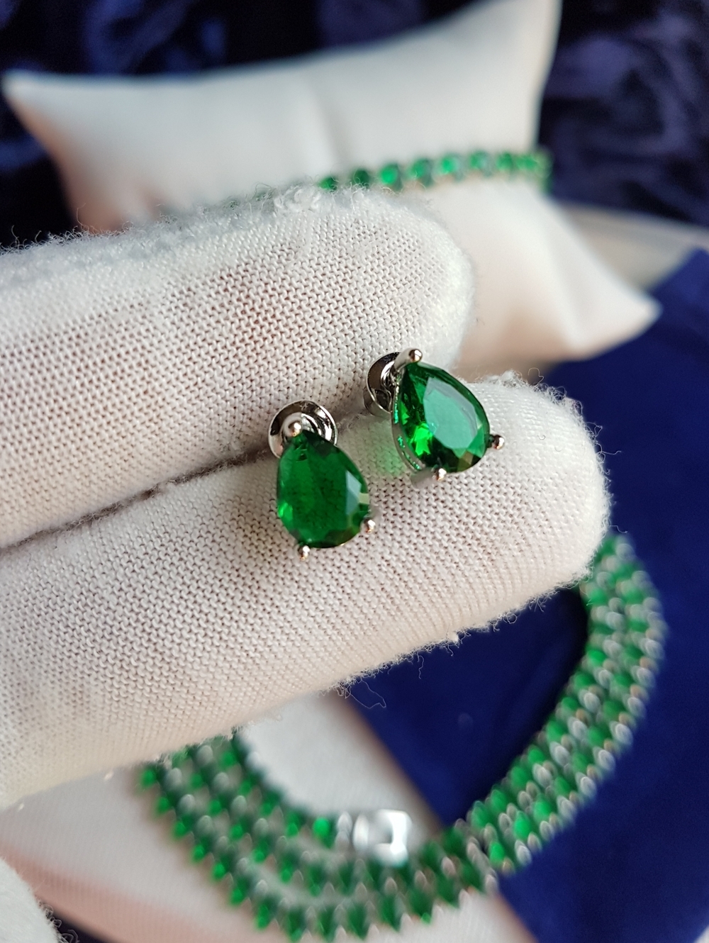 Swarovski Elements White Gold Plated Emerald Green Teardrop Stud Earrings NEW